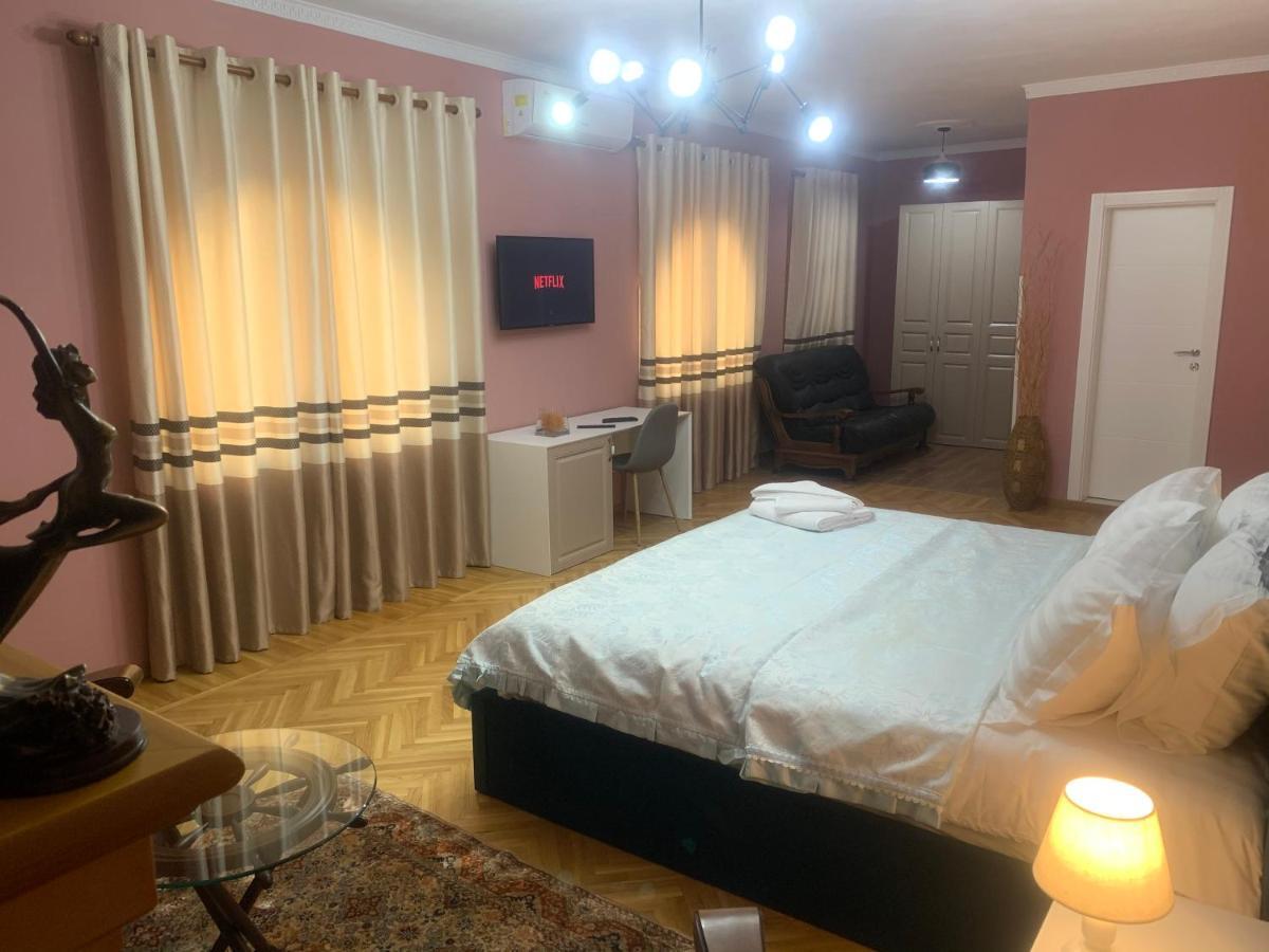 Belux Hotel Тирана Екстериор снимка