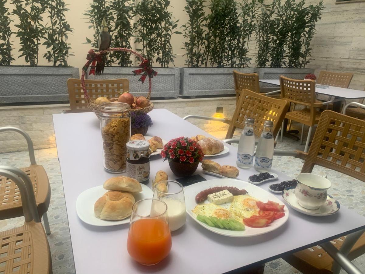 Belux Hotel Тирана Екстериор снимка
