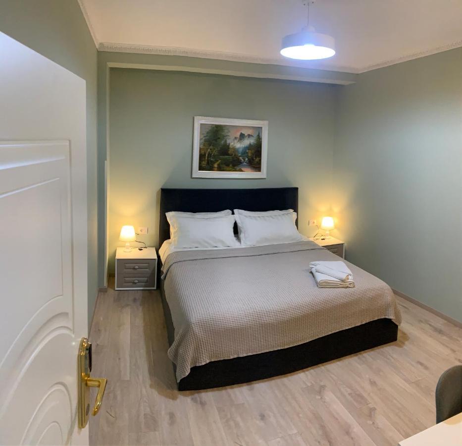 Belux Hotel Тирана Екстериор снимка