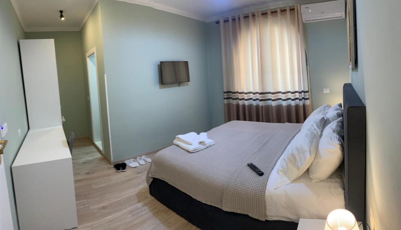 Belux Hotel Тирана Екстериор снимка