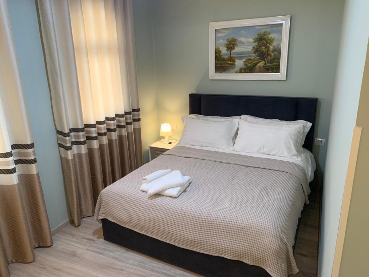 Belux Hotel Тирана Екстериор снимка
