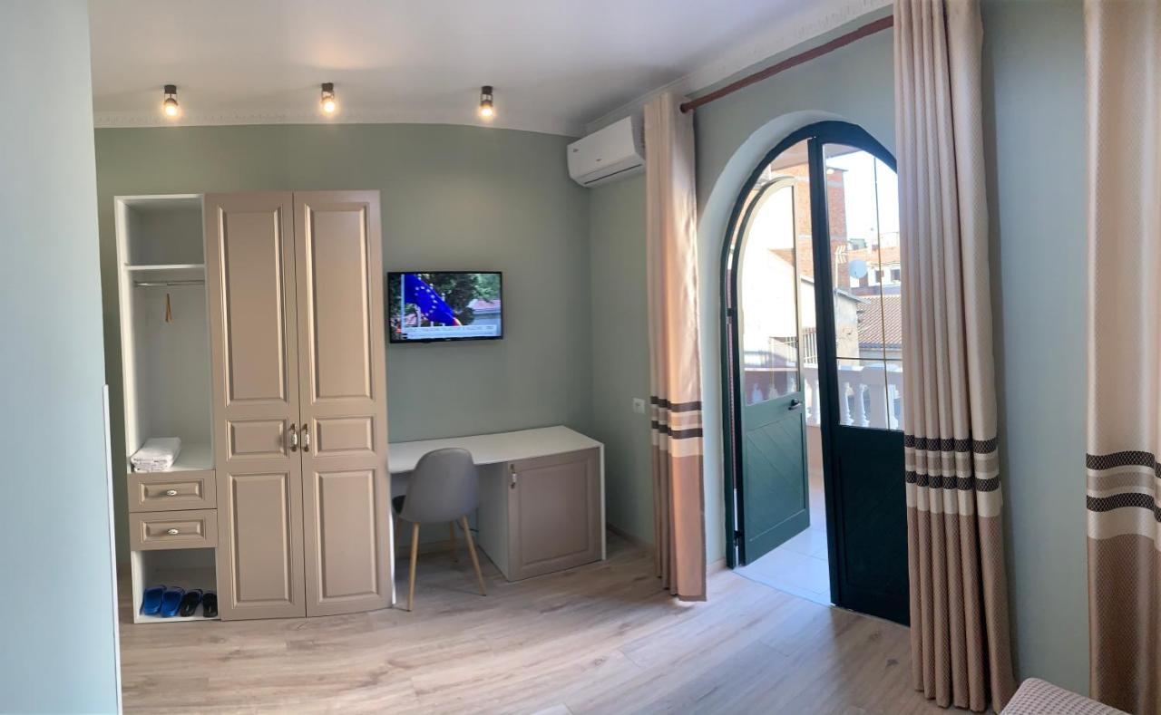 Belux Hotel Тирана Екстериор снимка
