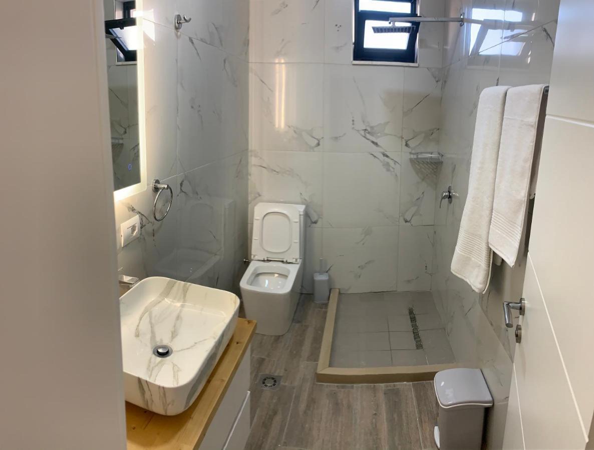 Belux Hotel Тирана Екстериор снимка
