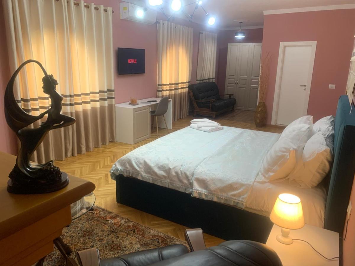 Belux Hotel Тирана Екстериор снимка